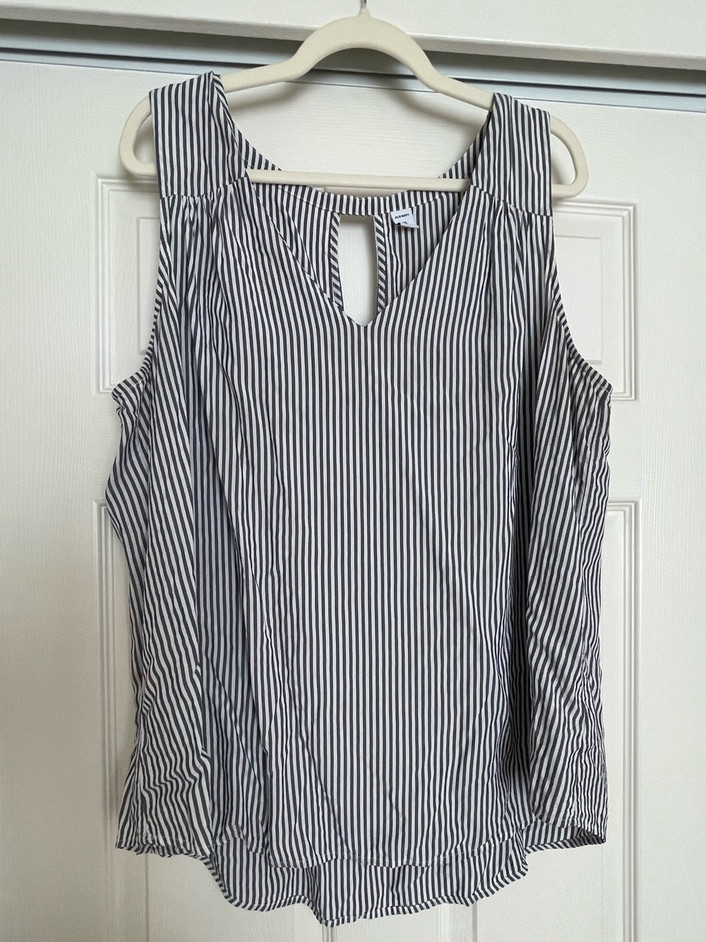 Old Navy Striped V‑Neck Women’s Tank Top - Navy & White